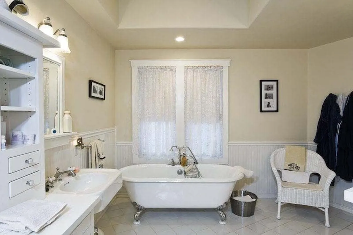 Read more about the article Tips on How to Accessorise Your Bathroom: Bathroom Accessories