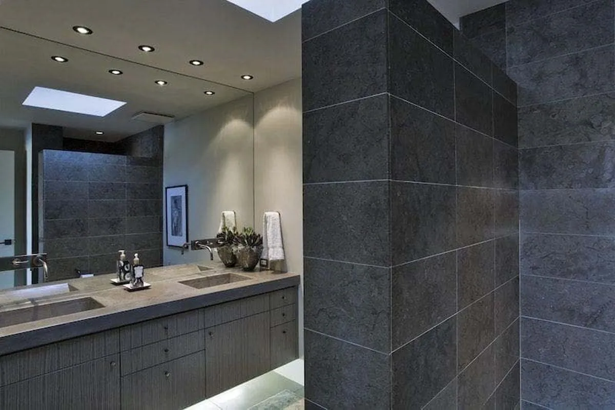 Read more about the article Small Bathroom: How To Maximise Space And Get The Most Of It!